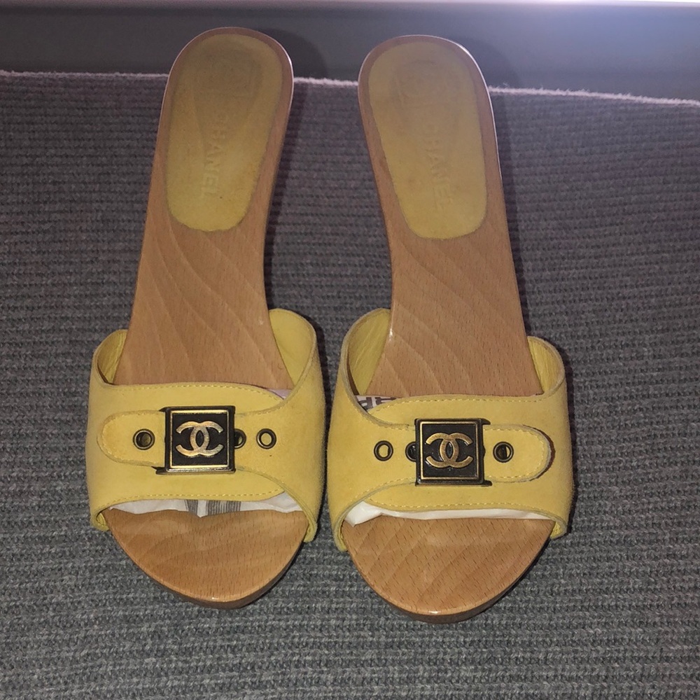!SOLD! CHANEL Vintage Mules Yellow Suede - Picture 1 of 8